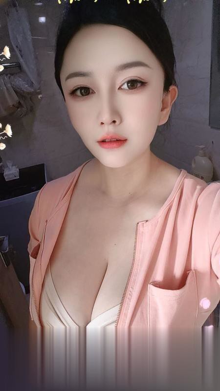 大奶乳交女王