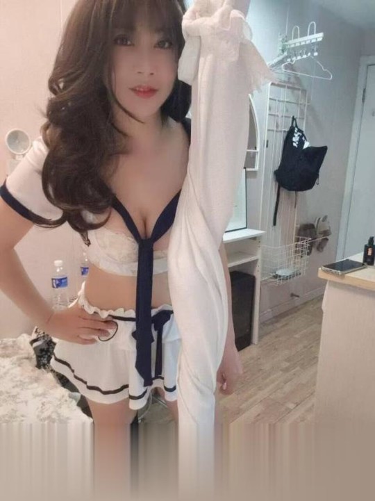制服黑丝嫩妹