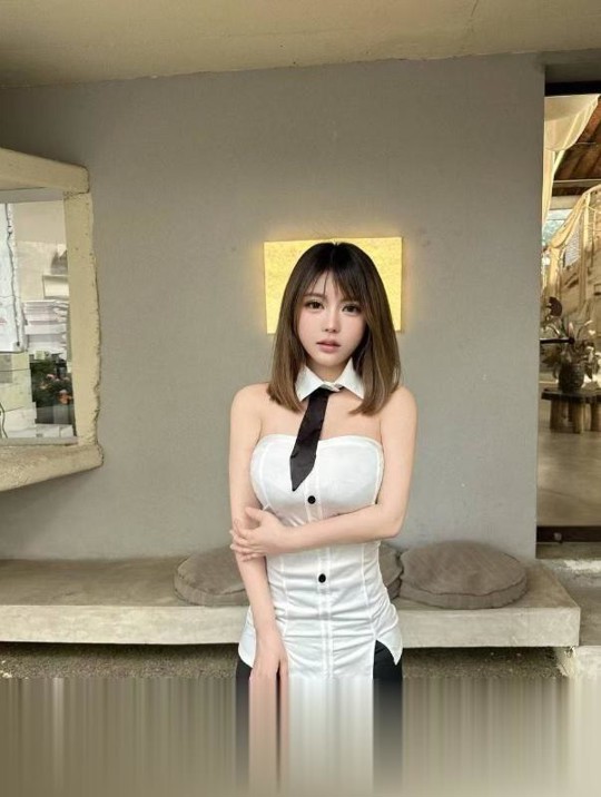甜美大熊小巧妹子