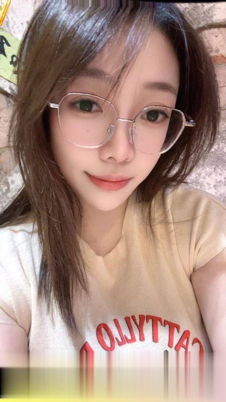 戴眼镜的最骚了