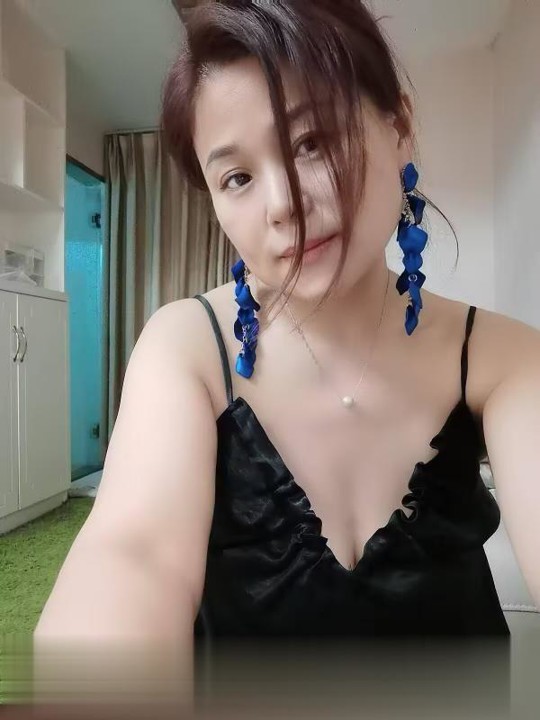 美容院的风情老板娘