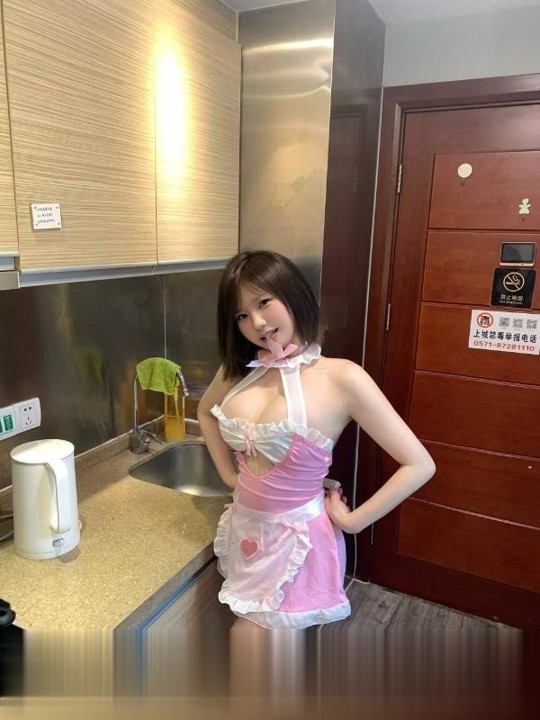 身材丰满娇小樱桃